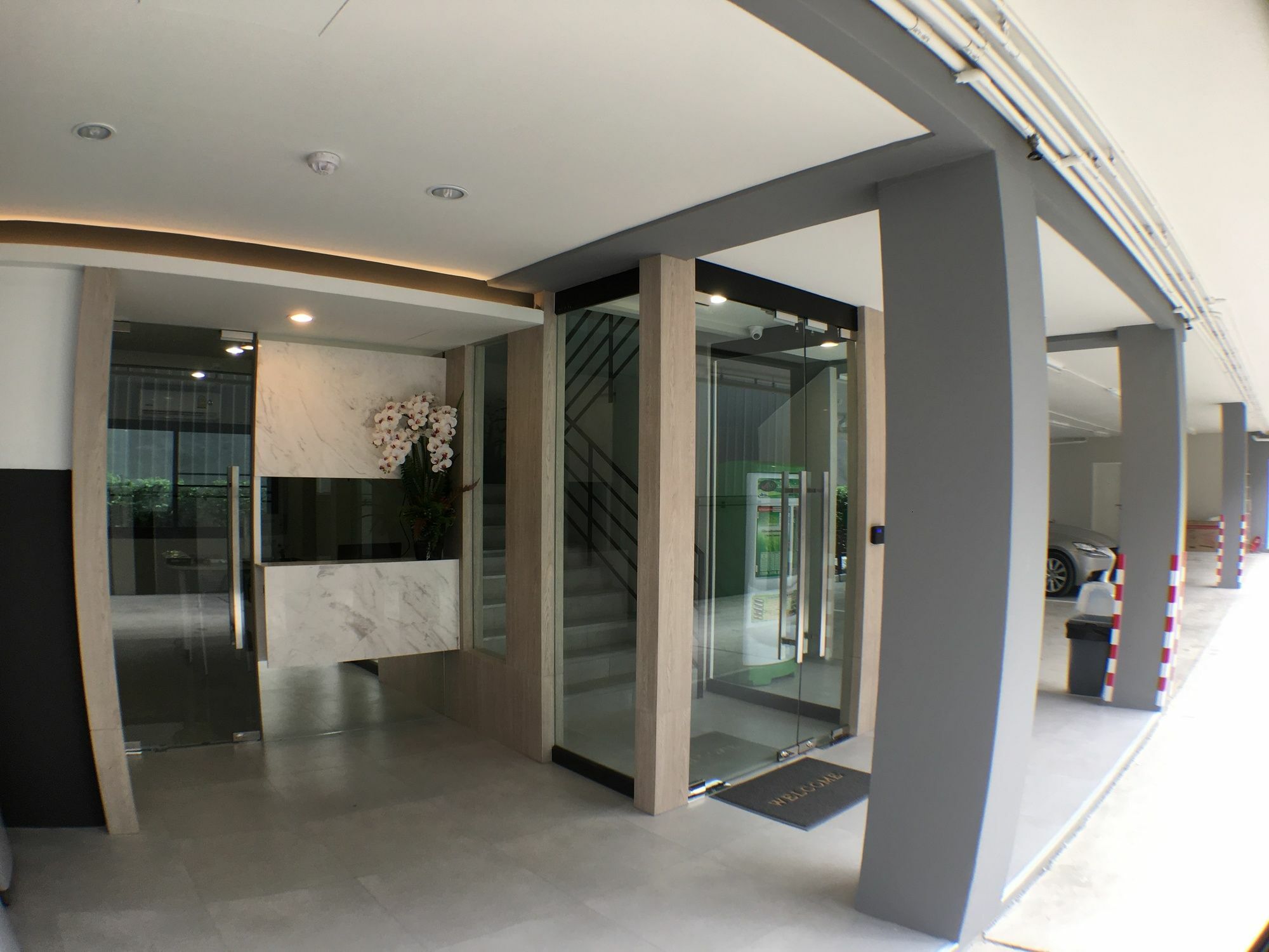 28 Place Bangkok Exterior photo